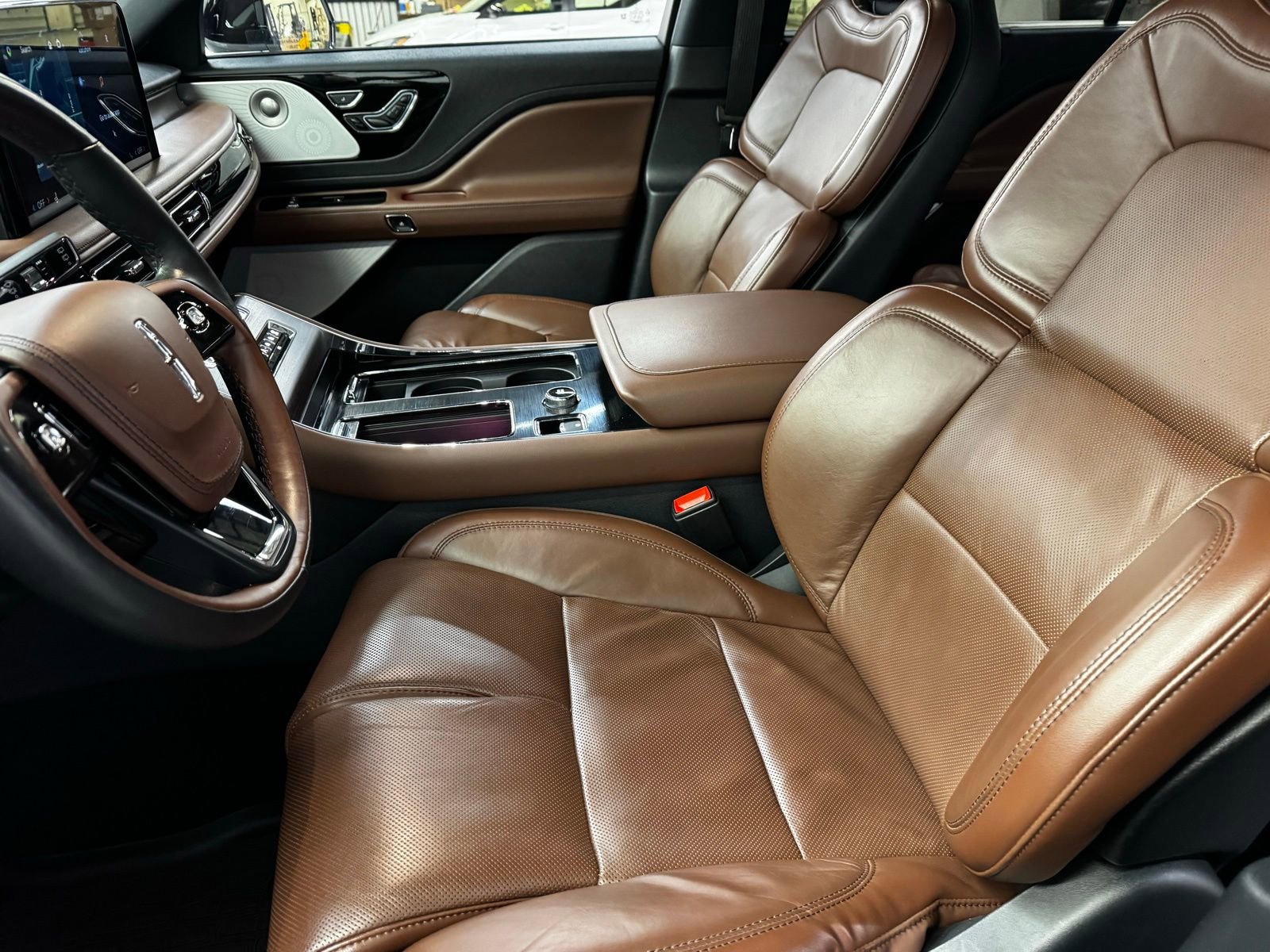 Used 2025 Lincoln Aviator Reserve w/ Equipment Group 201A image 9