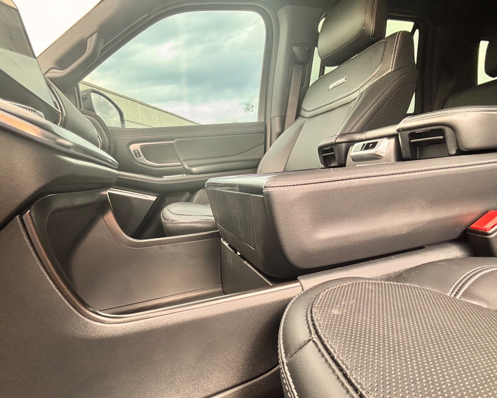 Certified 2025 Ford Expedition Platinum w/ Stealth Appearance Package image 65