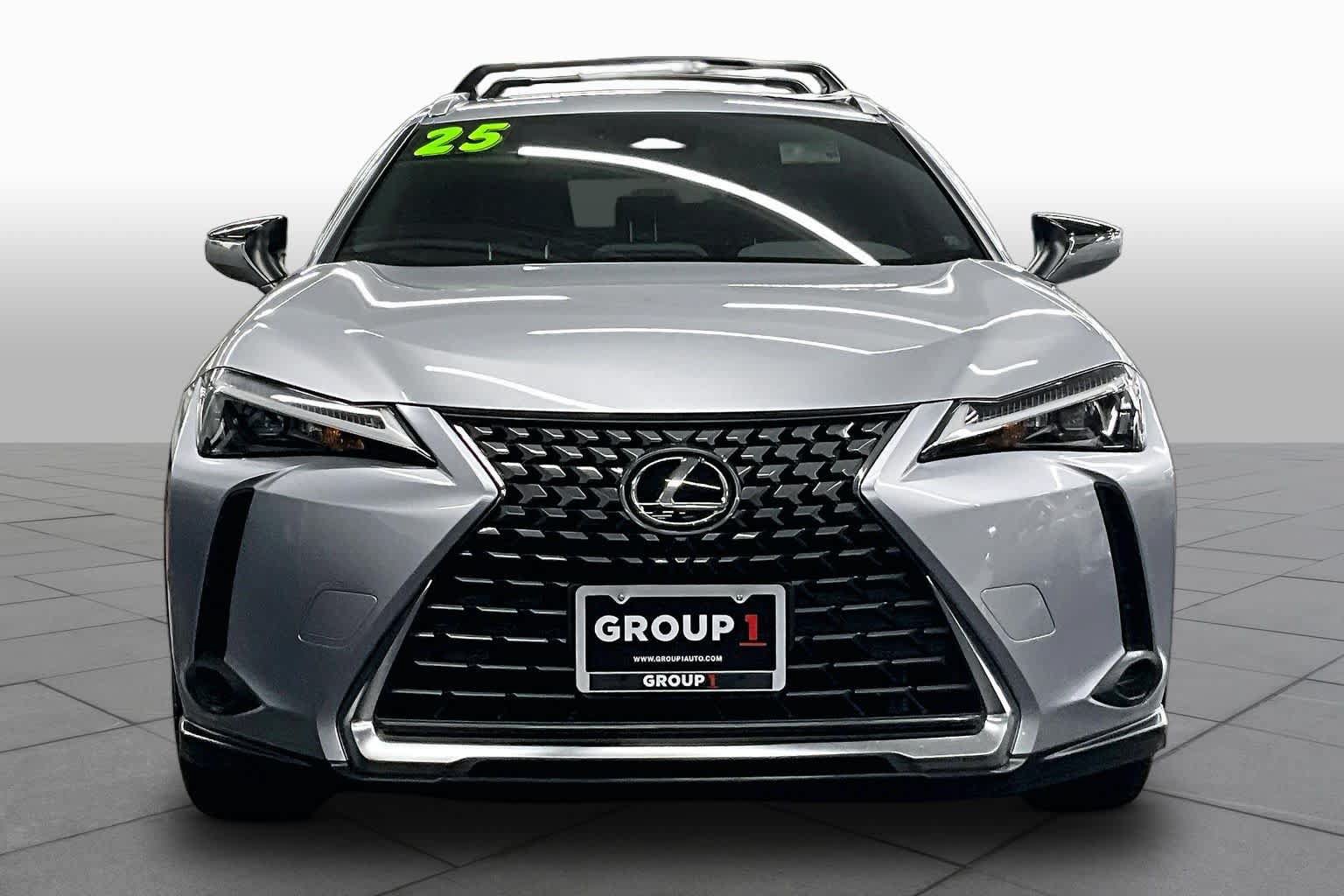 Used 2025 Lexus UX 300h FWD w/ Accessory Package (Z2) image 4
