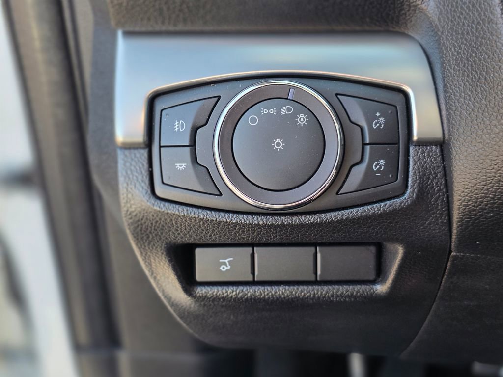 Used 2018 Ford Explorer XLT w/ Equipment Group 201A FWD image 38