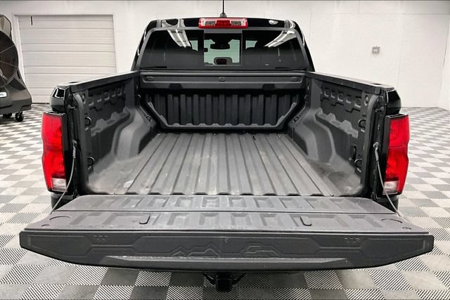 Used 2024 Chevrolet Colorado Z71 w/ Z71 Convenience Package 2 AWD/4WD image 31