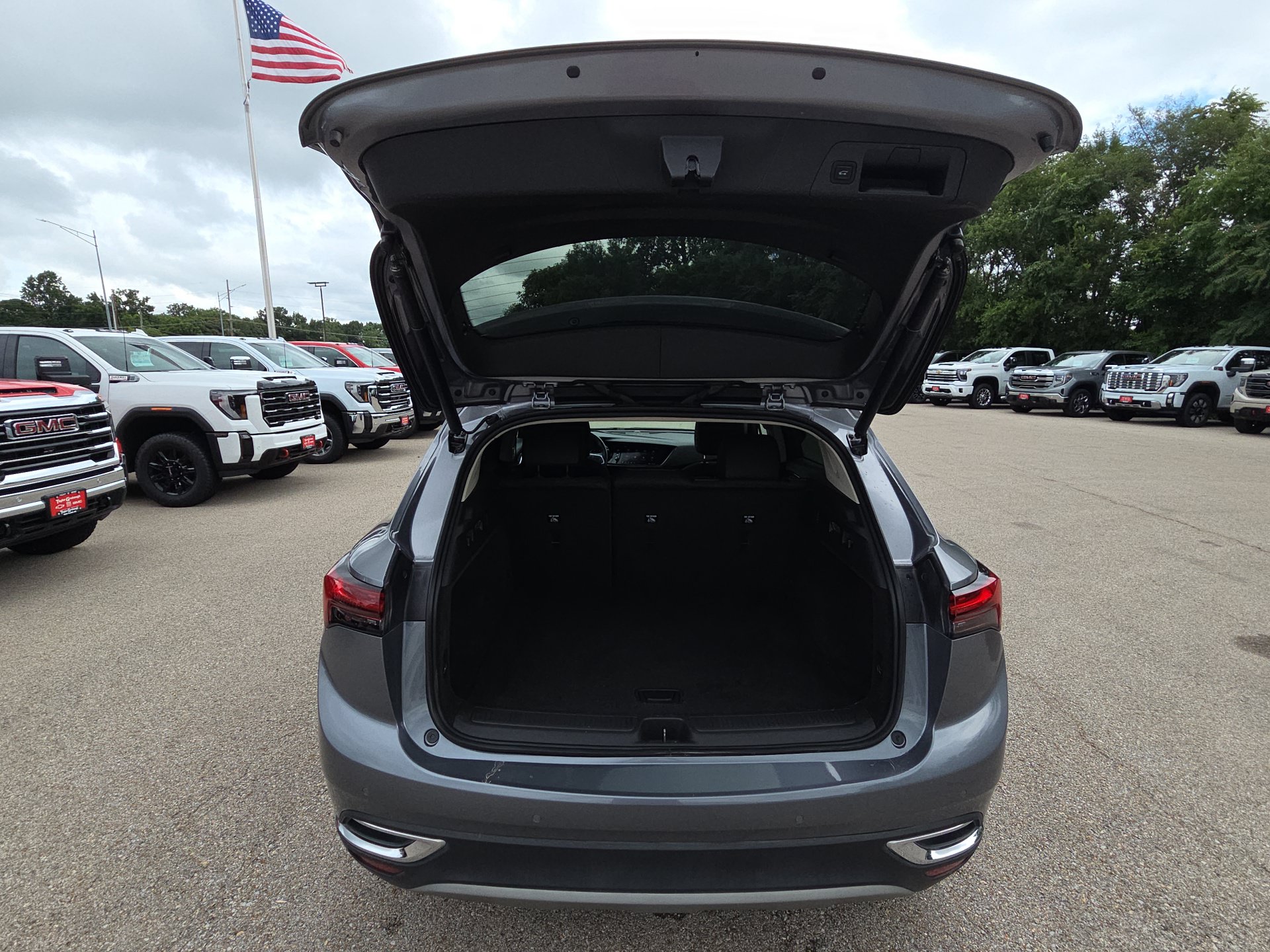 Used 2022 Buick Envision Preferred FWD image 31