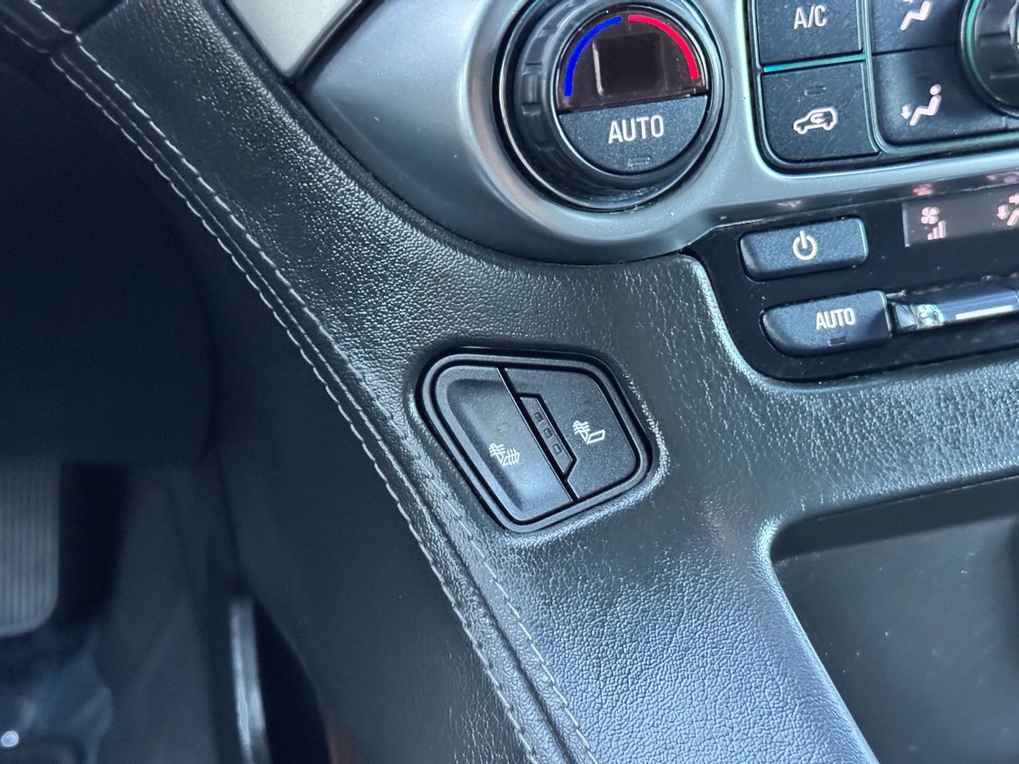 Used 2019 Chevrolet Suburban LT image 28