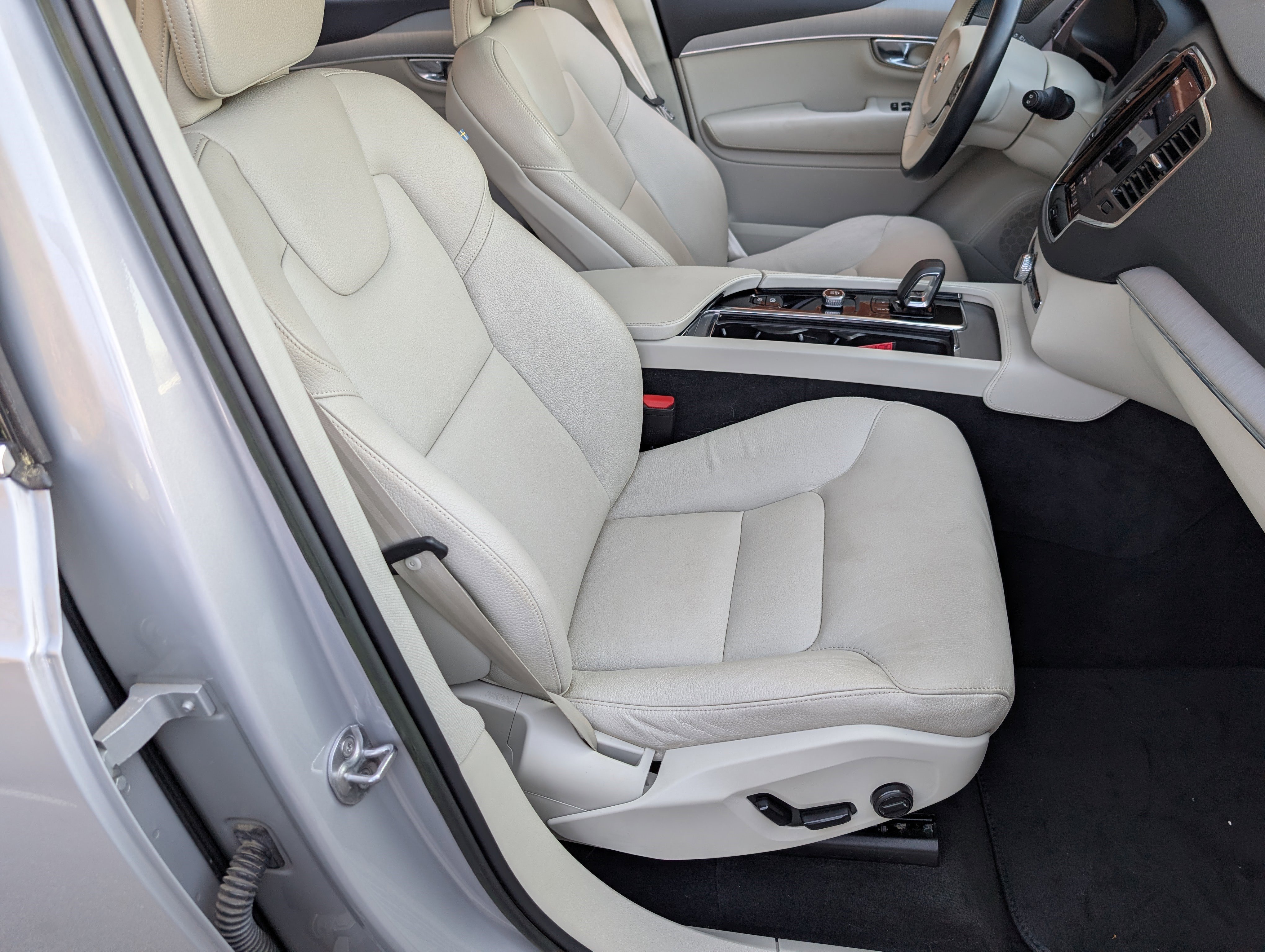 Used 2023 Volvo XC90 B5 Core image 21