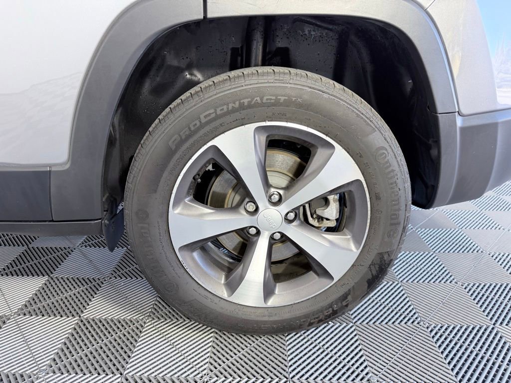 Used 2022 Jeep Cherokee Limited image 29