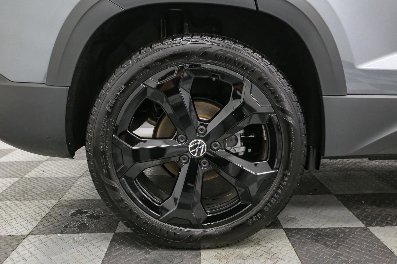 Used 2025 Volkswagen Taos SEL w/ Black Wheel Plus Package image 15