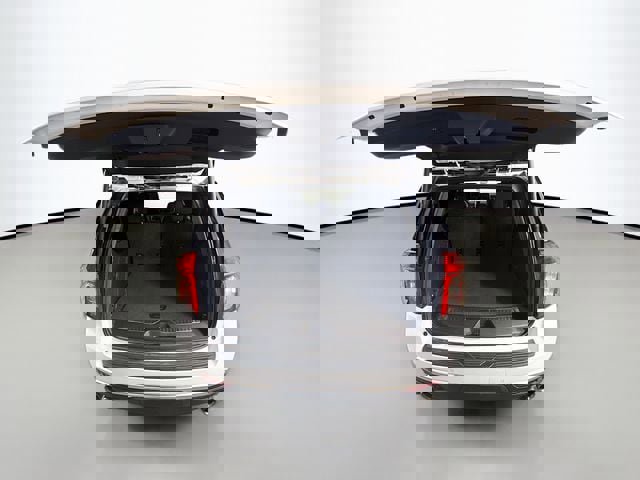 Used 2023 Chevrolet Suburban High Country image 30