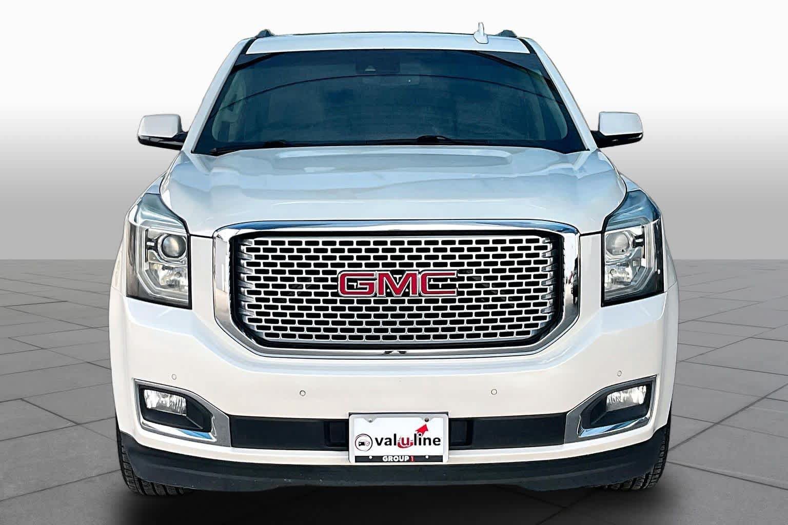 Used 2015 GMC Yukon Denali w/ Premium Package RWD image 3