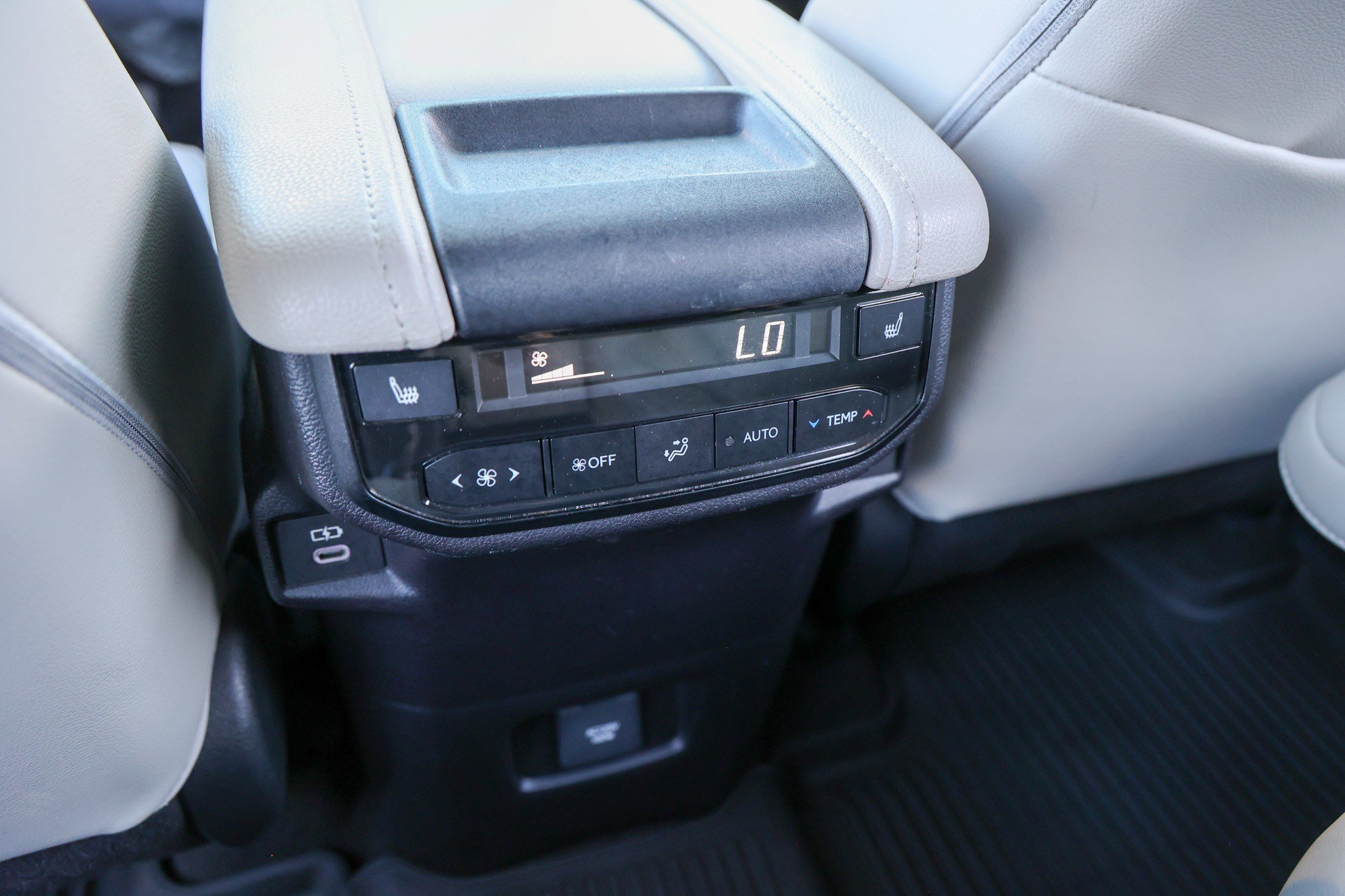 Certified 2024 Toyota Grand Highlander FWD image 47