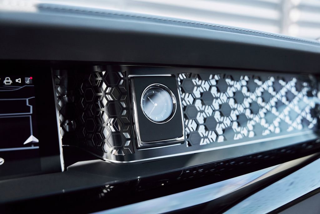 Used 2025 Rolls-Royce Phantom Sedan RWD image 89