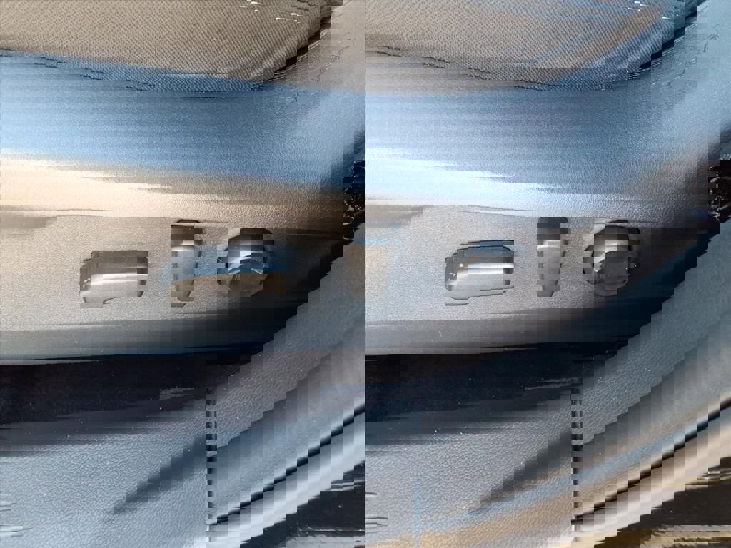 Used 2025 Subaru Outback Premium image 15