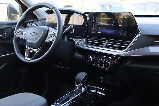 Used 2025 Chevrolet Trax ACTIV image 4