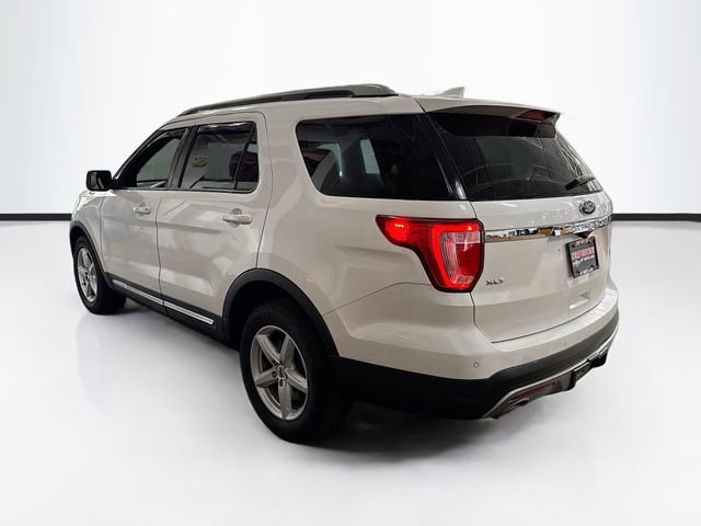 Used 2017 Ford Explorer XLT w/ Equipment Group 202A AWD/4WD image 8