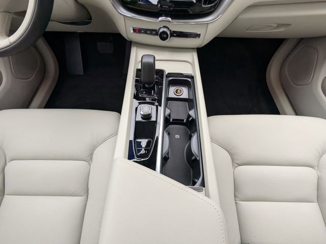 New 2025 Volvo XC60 T8 Core w/ Climate Package AWD/4WD image 22