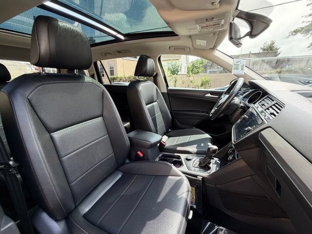 Used 2020 Volkswagen Tiguan SE AWD/4WD image 24