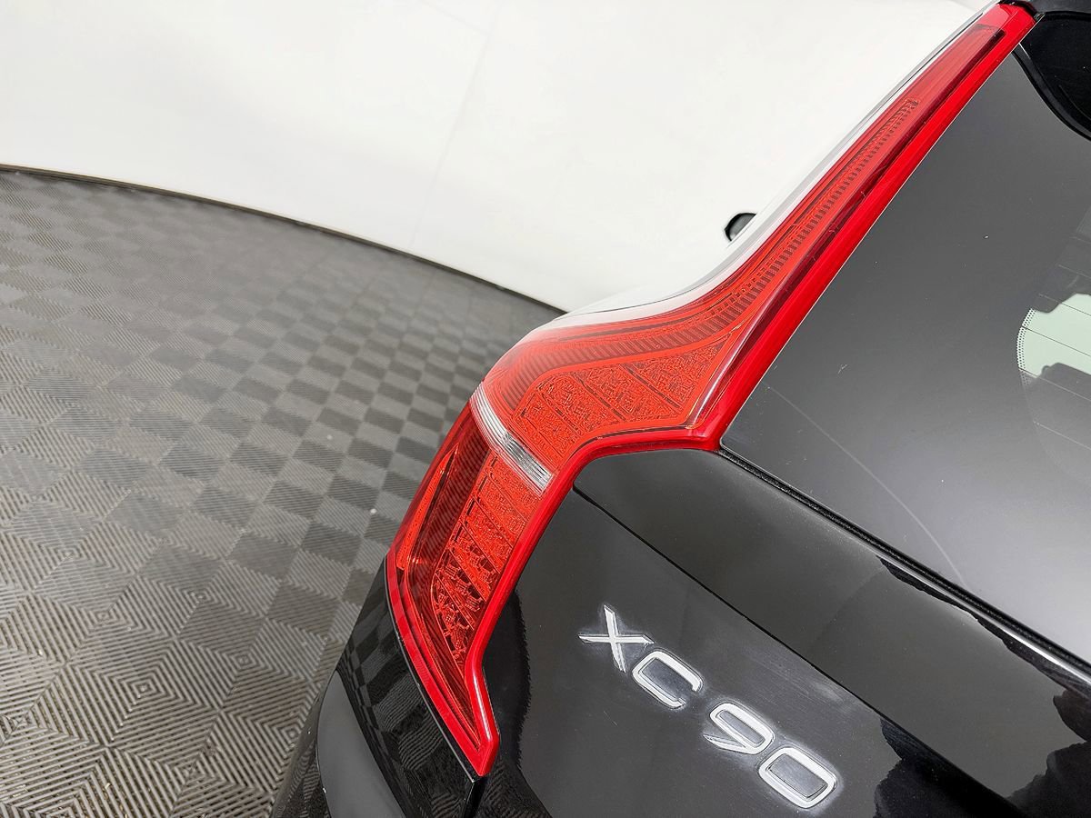 Used 2016 Volvo XC90 T6 Momentum w/ Momentum Plus Package AWD/4WD image 12