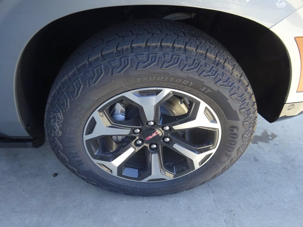 New 2026 GMC Yukon XL AT4 w/ AT4 Premium Plus Package AWD/4WD image 9