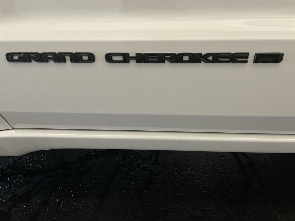 Used 2022 Jeep Grand Cherokee Laredo X AWD/4WD image 24