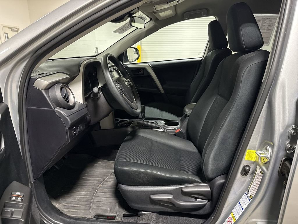 Used 2018 Toyota RAV4 LE image 19