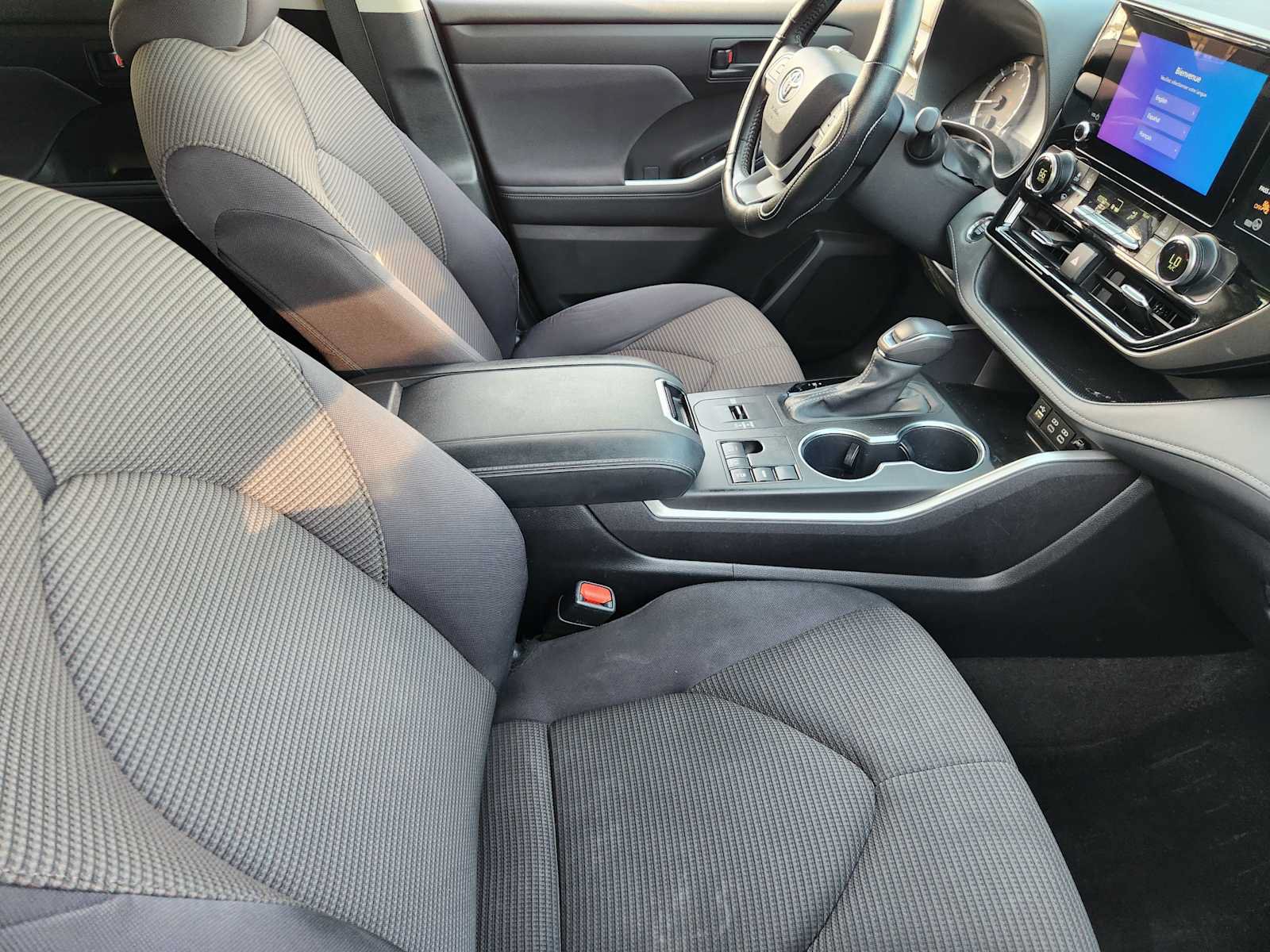 Used 2023 Toyota Highlander LE FWD image 13