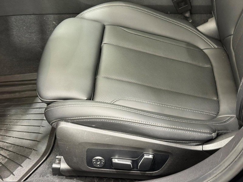 Used 2024 BMW 330i xDrive Sedan w/ Premium Package image 22