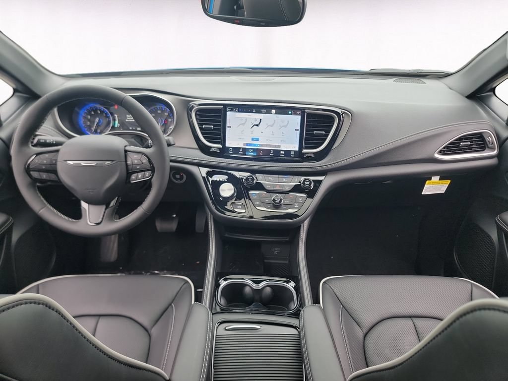New 2027 Chrysler Pacifica Limited FWD image 10