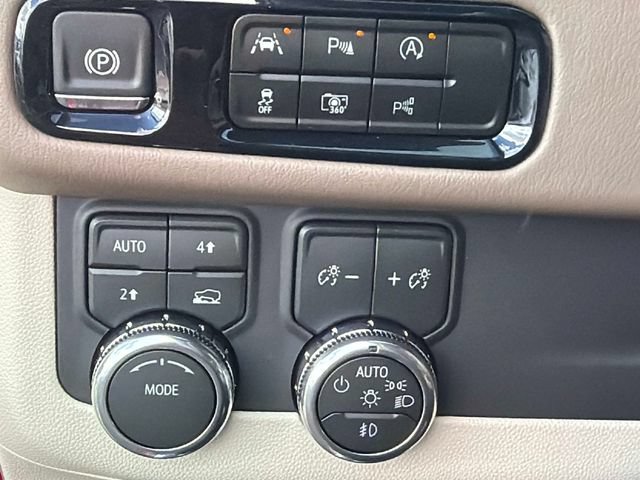 New 2026 GMC Yukon XL Denali w/ Sun & Power Step Package AWD/4WD image 25
