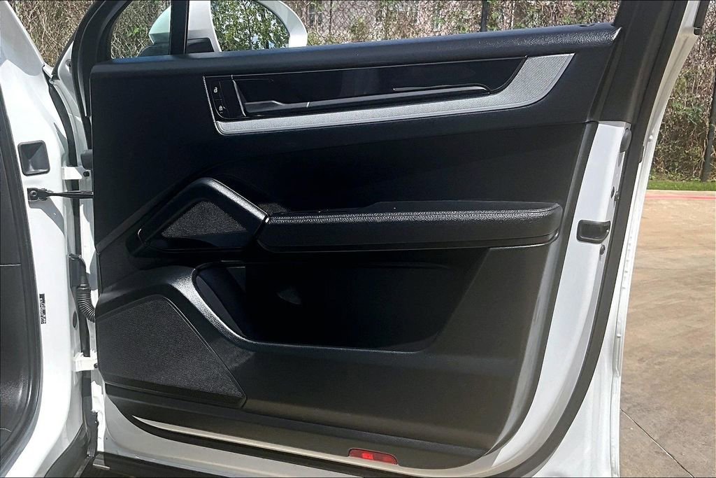 Used 2024 Porsche Cayenne S image 25