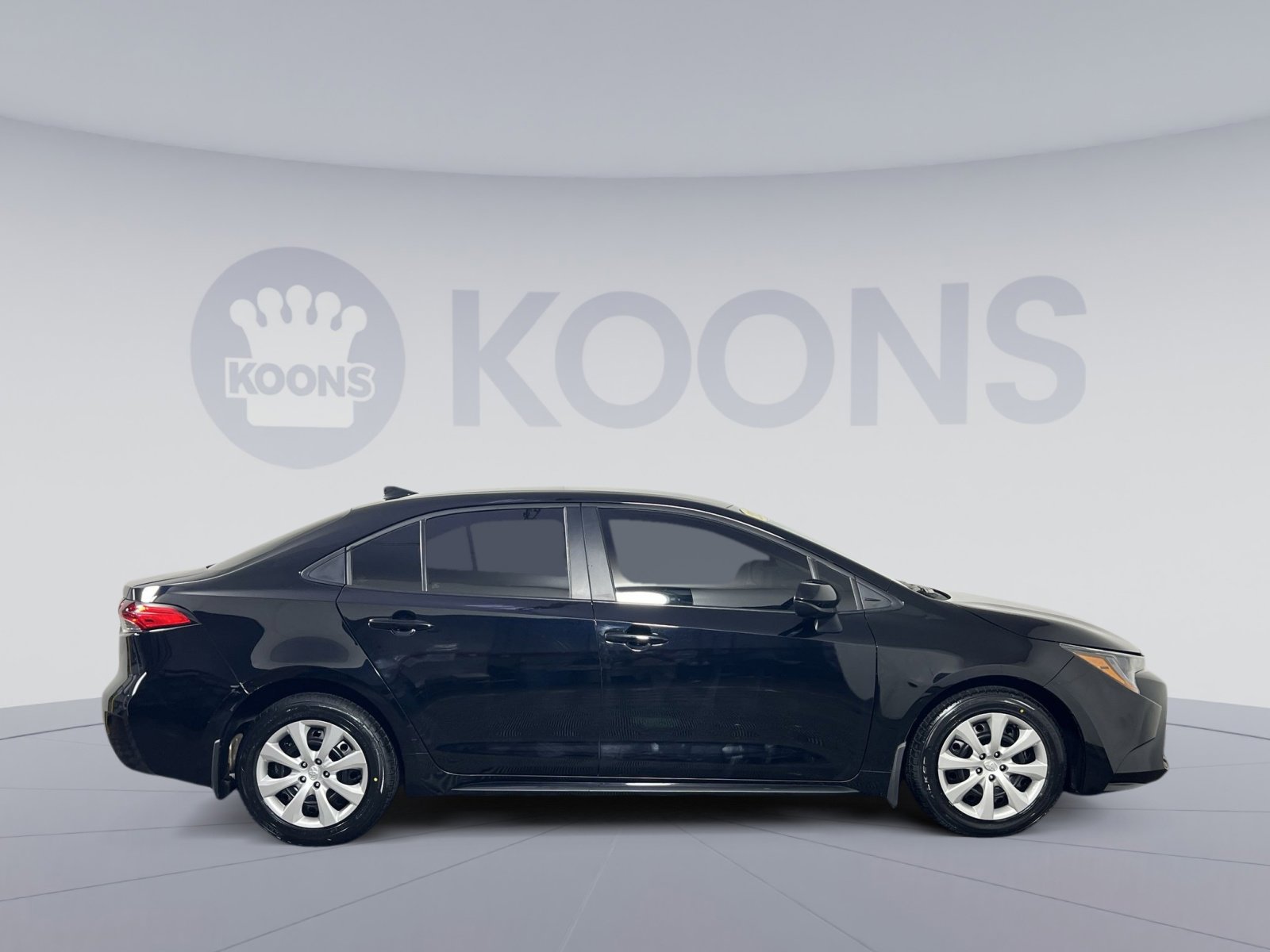 Used 2025 Toyota Corolla LE FWD image 4