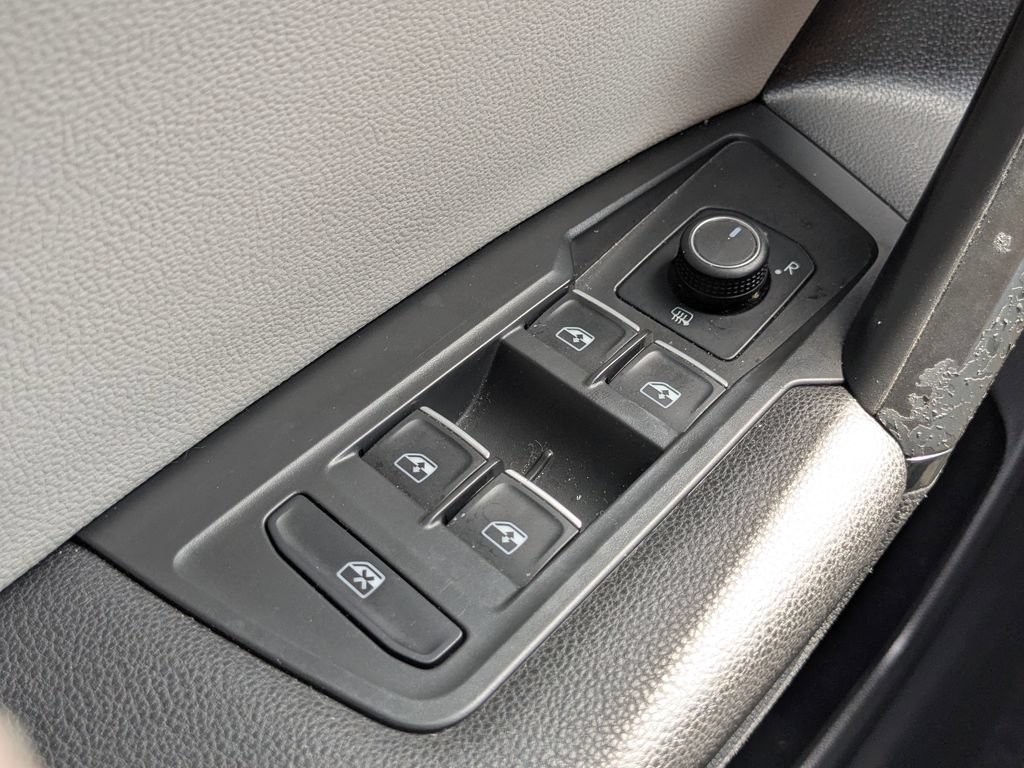 Used 2019 Volkswagen Tiguan SE w/ Panoramic Sunroof Package FWD image 12