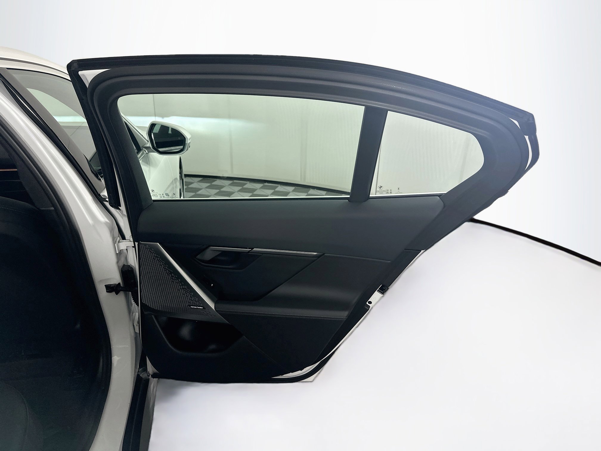 Used 2024 BMW 530i w/ Premium Package RWD image 31