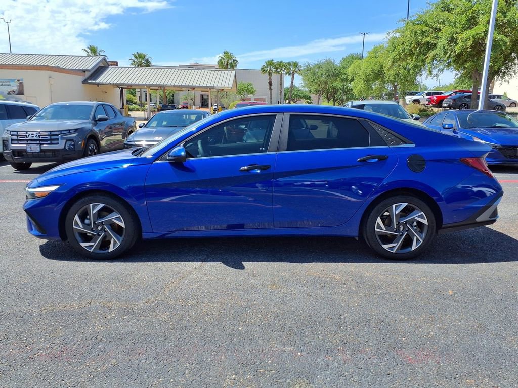 Used 2024 Hyundai Elantra SEL w/ Convenience Package image 2