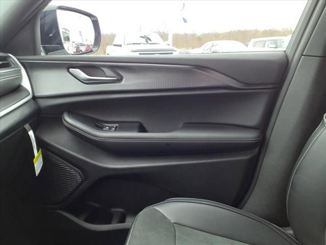 New 2025 Jeep Grand Cherokee L Laredo AWD/4WD image 19