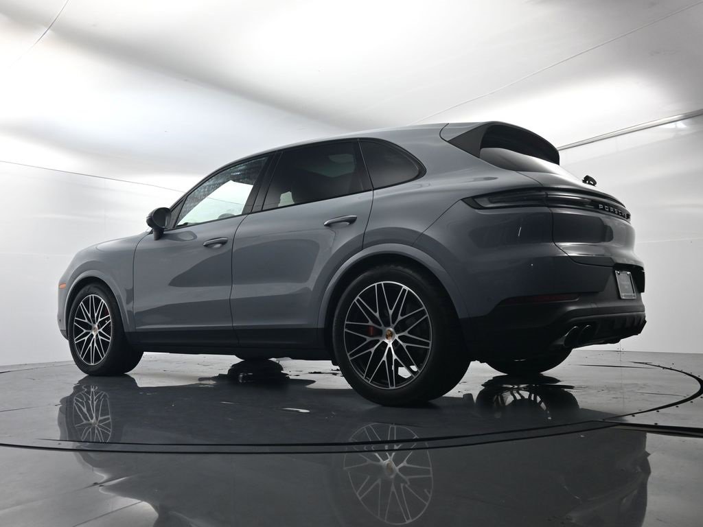 Used 2025 Porsche Cayenne S image 47
