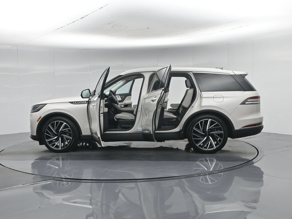 Used 2025 Lincoln Aviator Reserve w/ Equipment Group 201A AWD/4WD image 42