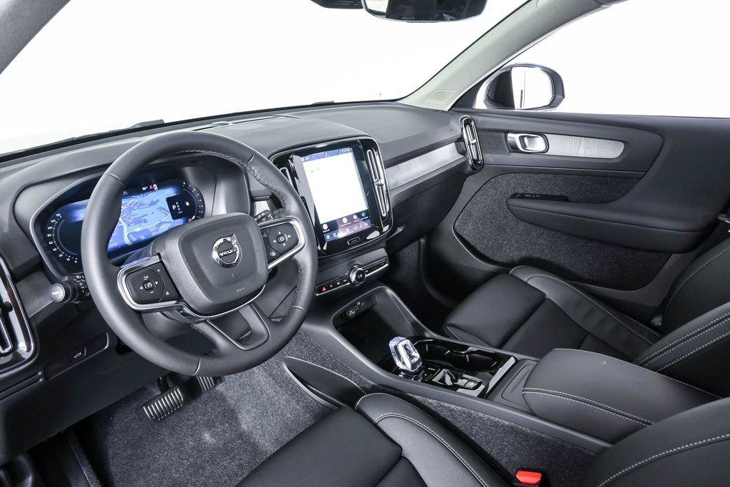 New 2026 Volvo XC40 B5 Plus w/ Protection Package Premier AWD/4WD image 4