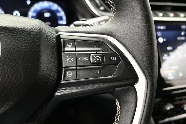 Used 2025 Jeep Grand Cherokee Altitude AWD/4WD image 27