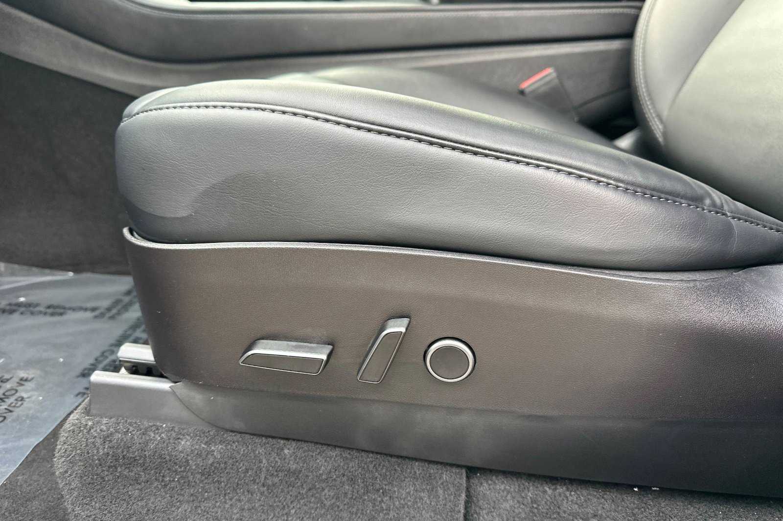 Used 2022 Tesla Model Y Long Range image 14