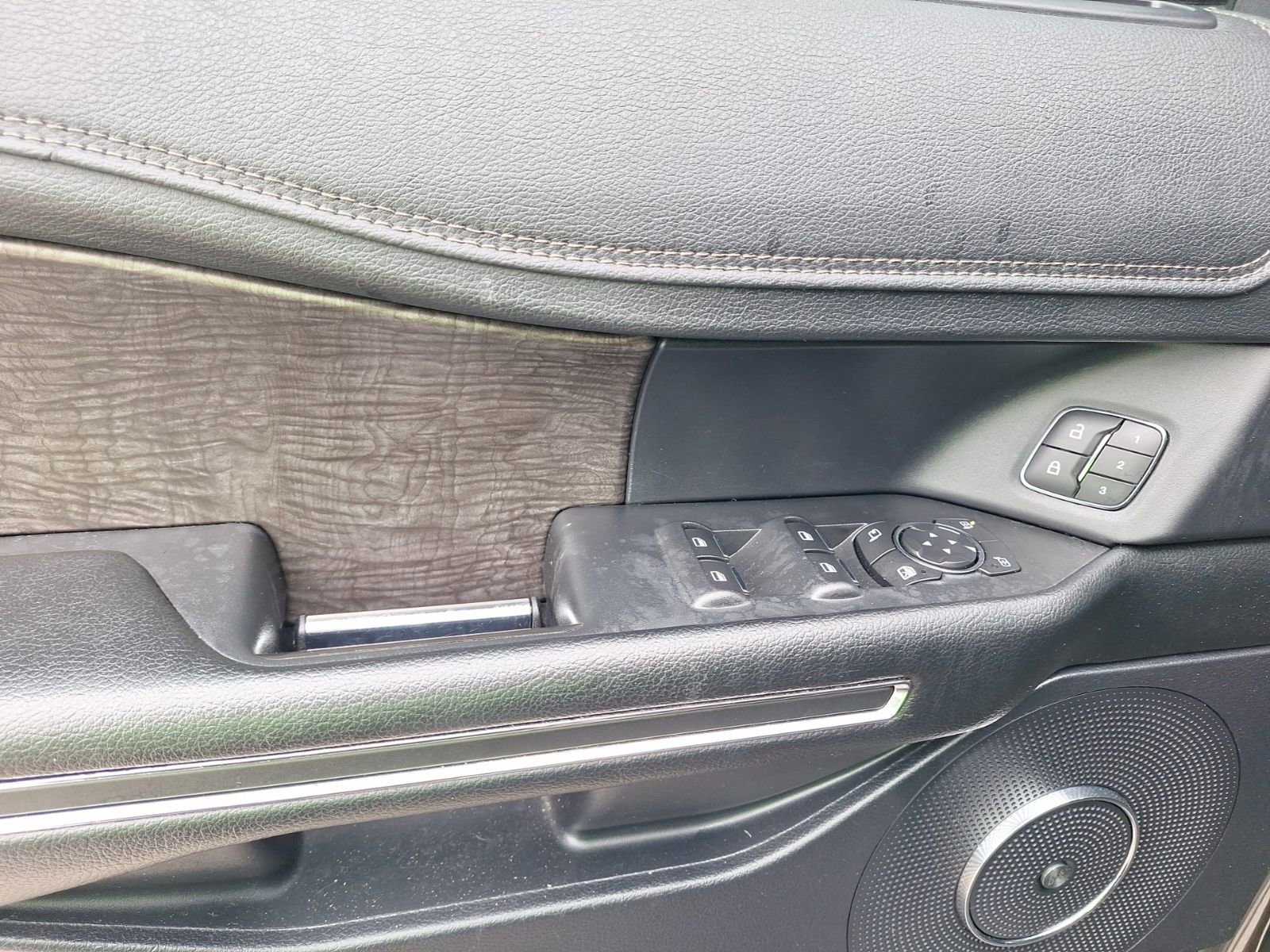 Used 2020 Ford Expedition Limited w/ Texas Edition Package AWD/4WD image 17