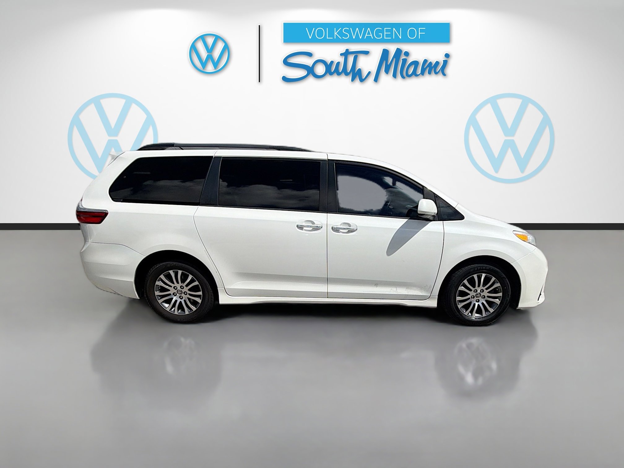 Used 2020 Toyota Sienna XLE image 8