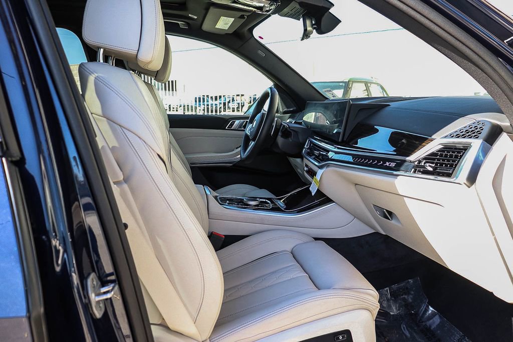 Used 2026 BMW X5 xDrive50e w/ M Sport Package image 16