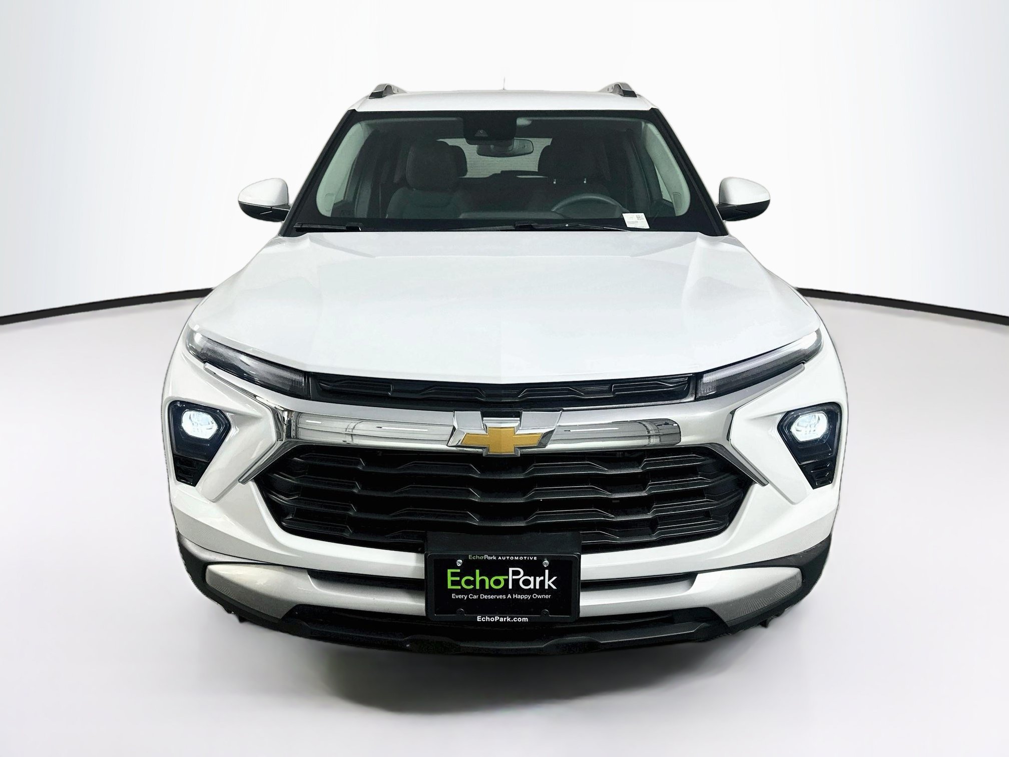 Used 2025 Chevrolet TrailBlazer LT FWD image 2