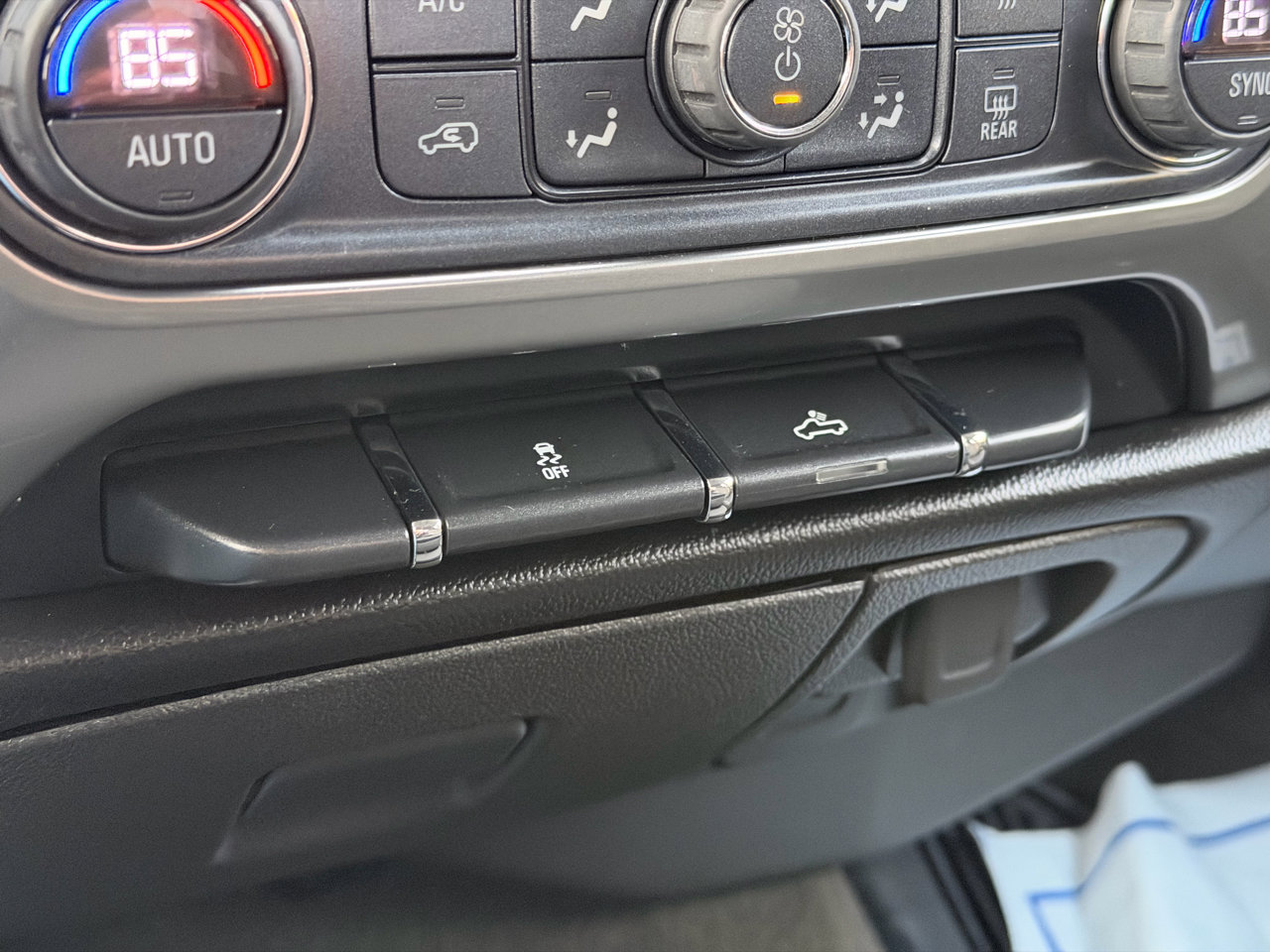 Used 2018 Chevrolet Silverado 1500 LT w/ LT Eassist Package image 28