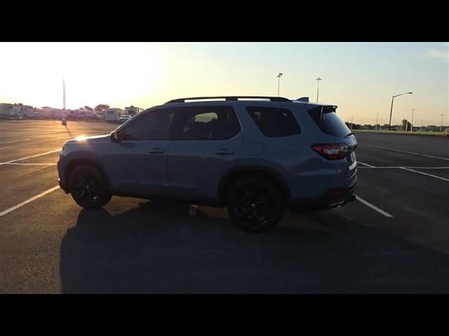 Used 2025 Honda Pilot Black Edition image 6