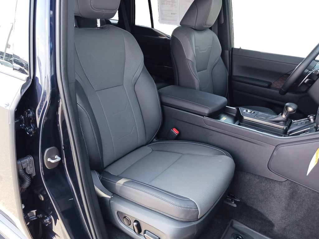Used 2025 Lexus GX 550 w/ Accessory Package (2T) AWD/4WD image 29