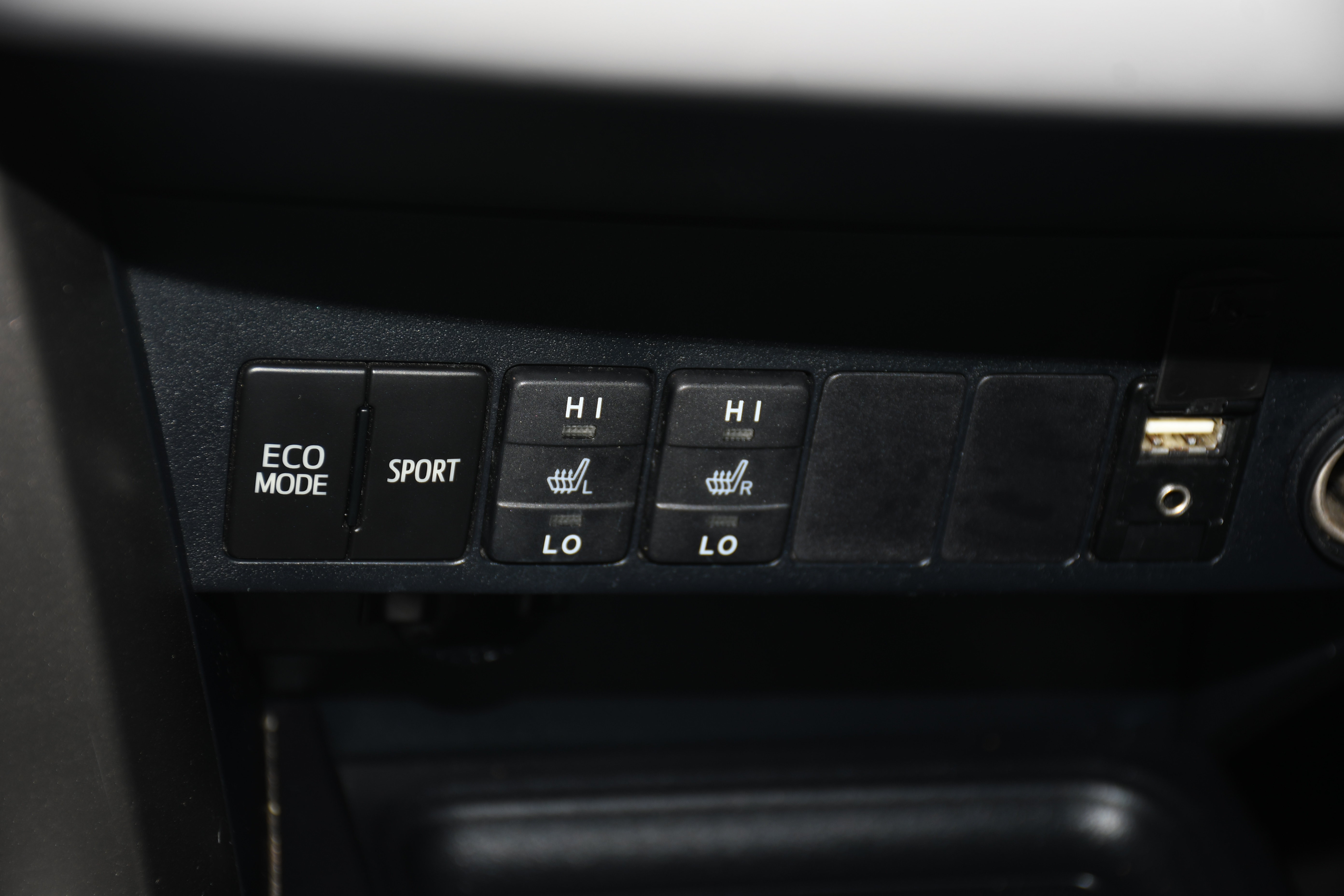 Used 2015 Toyota RAV4 Limited w/ Outdoor Package FWD image 16