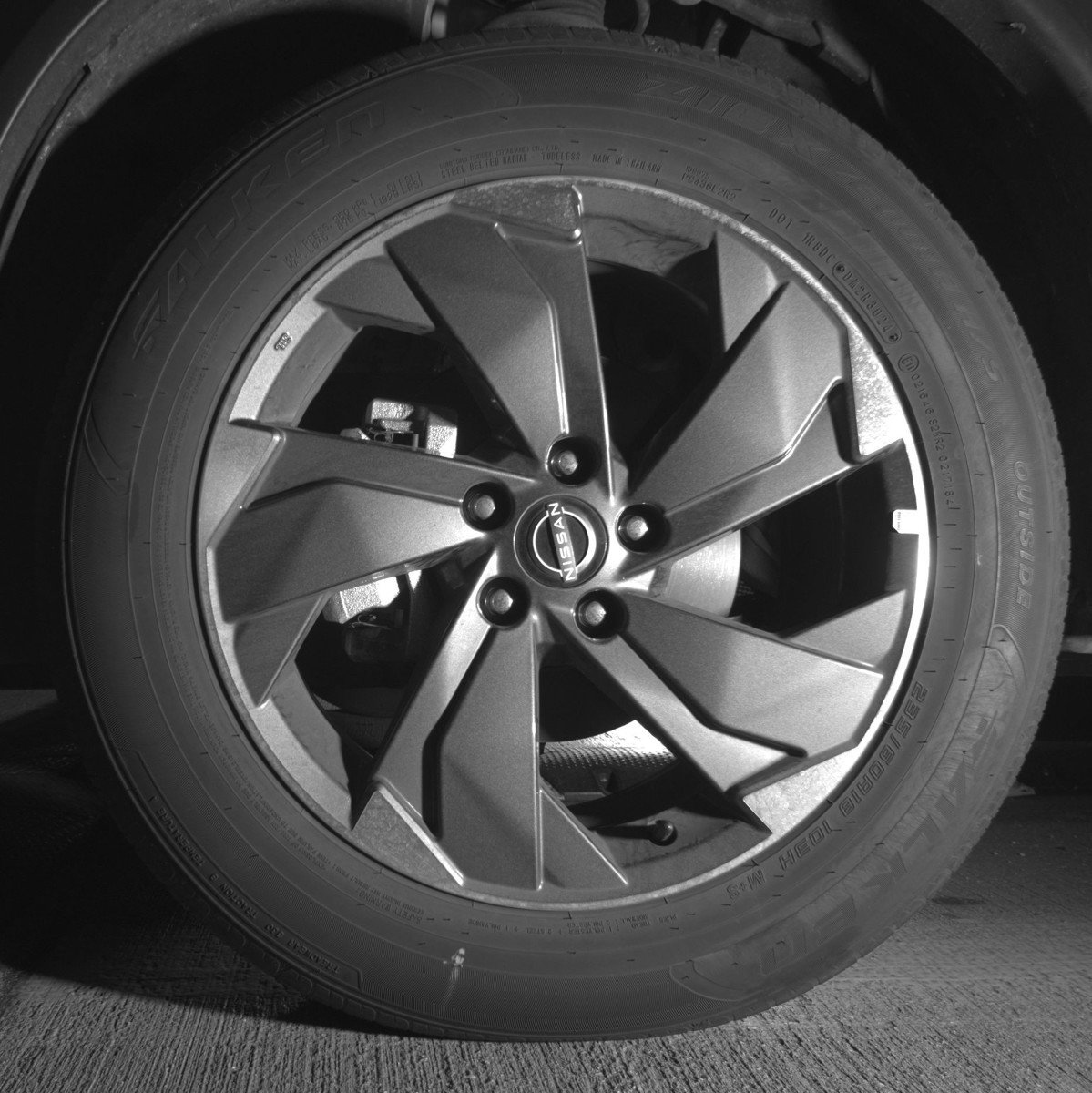Used 2025 Nissan Rogue SV FWD image 12
