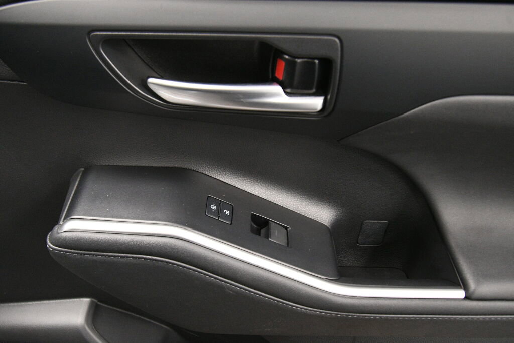 Certified 2023 Toyota Highlander XLE image 32