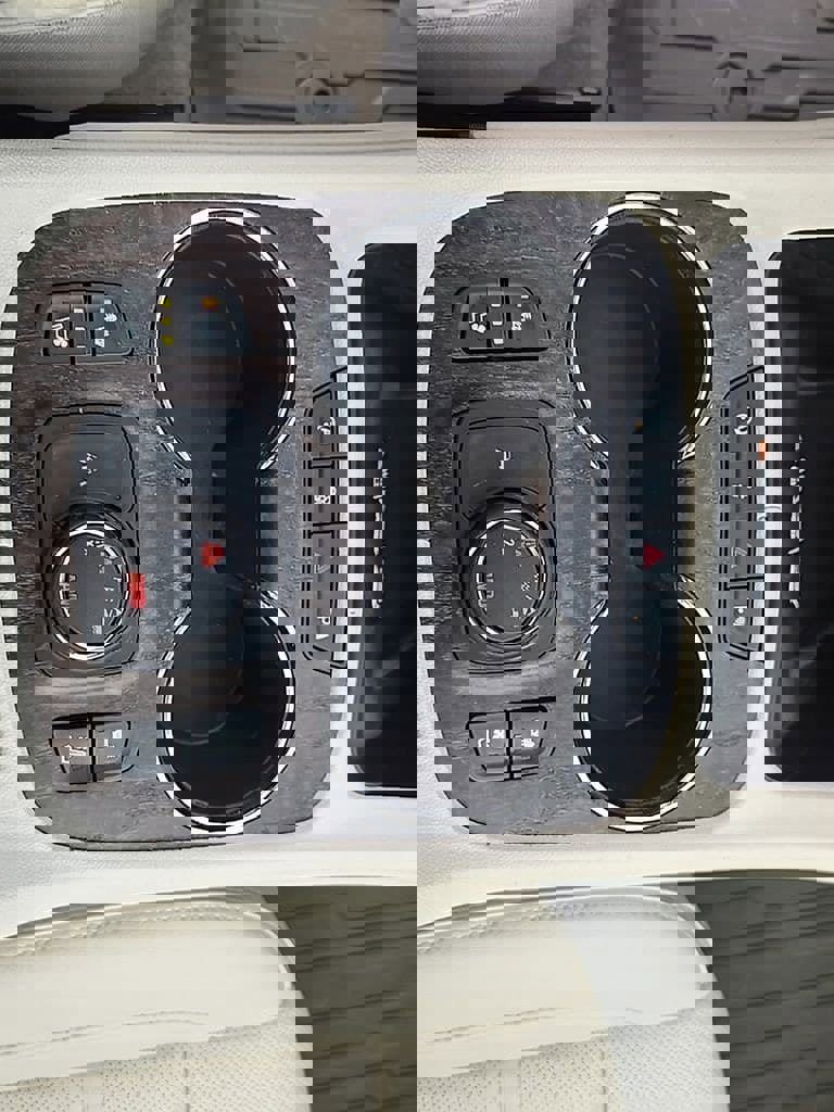 Used 2023 GMC Acadia Denali w/ Denali Ultimate Package image 18