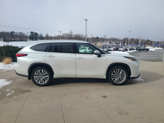 Used 2023 Toyota Highlander Platinum image 8